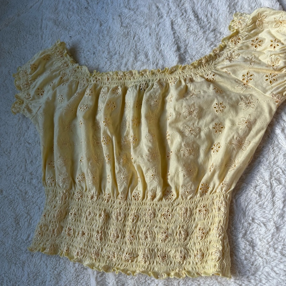 Yellow top - Picture 5 of 8